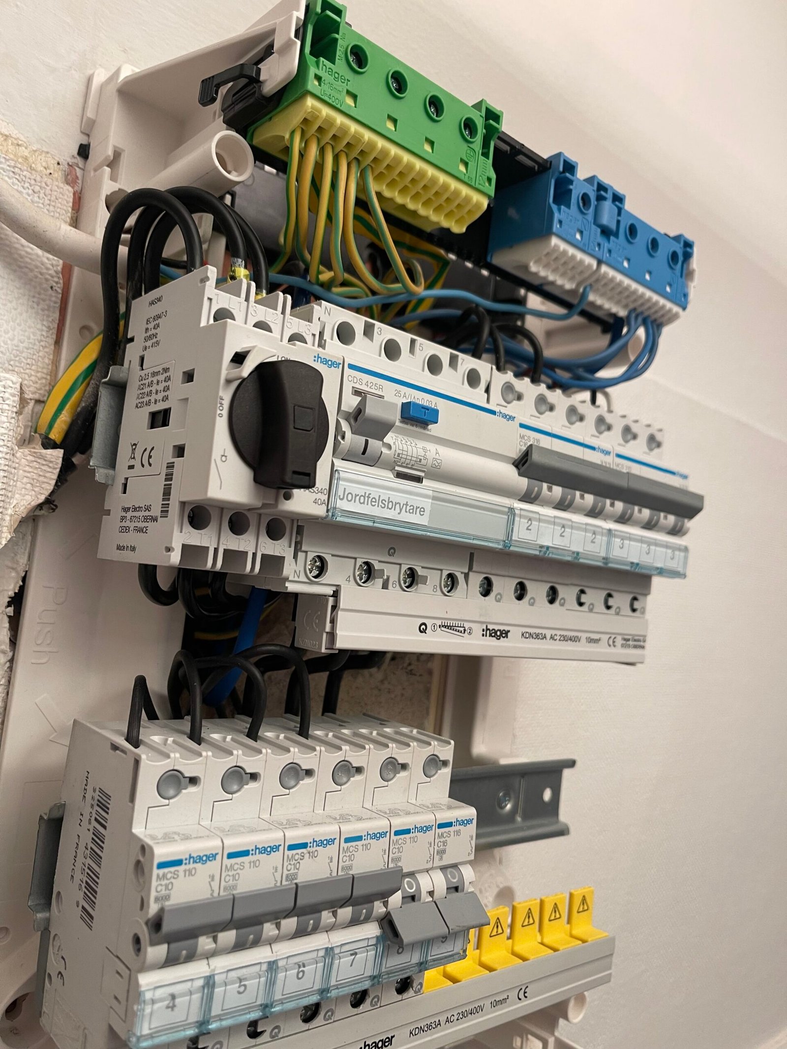 Kontakta elektriker Åkersberga - snabb hjälp med elen